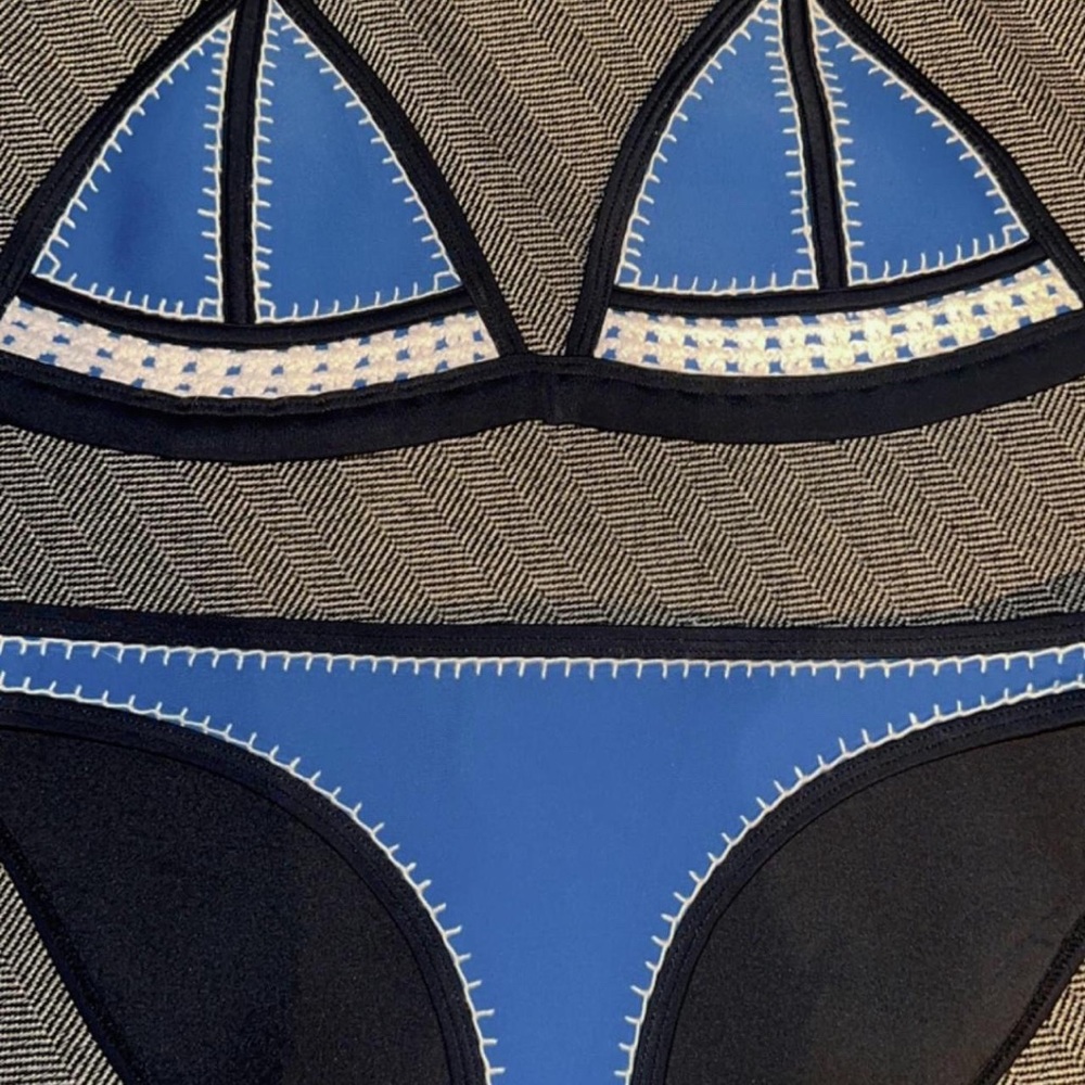 TRIANGL 2-piece Bikini Set 👙🦋🌚 - Picture 7 of 7